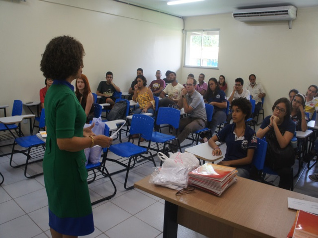 REUNIÃO COM MONITORES E SERVIDORES